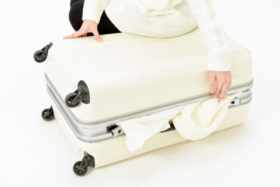 コンパクトに収まらない子連れ旅行の荷物
